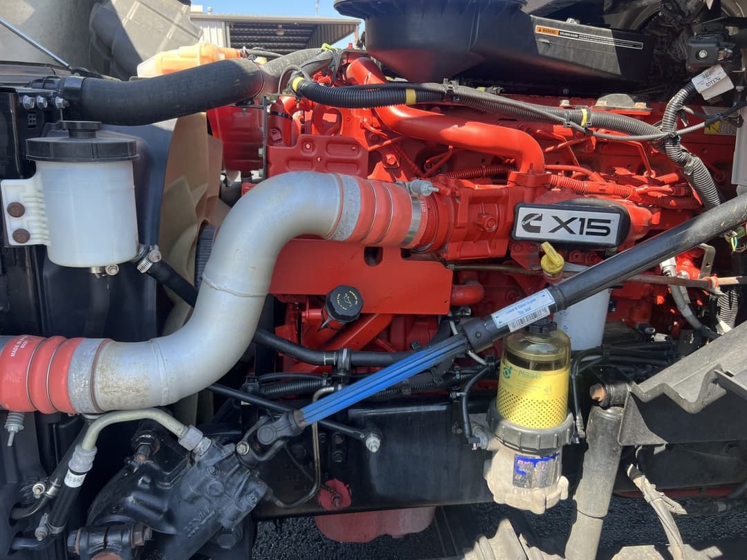 2022 International LT — photo 7