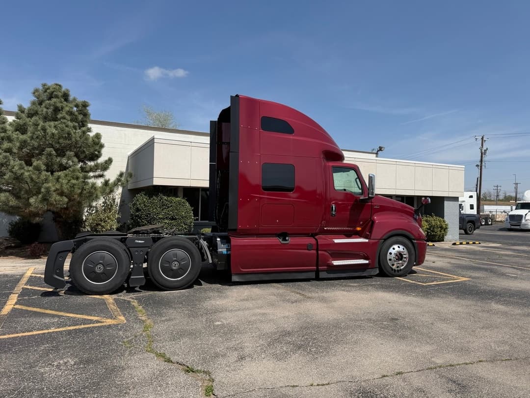 2025 International LT — photo 3