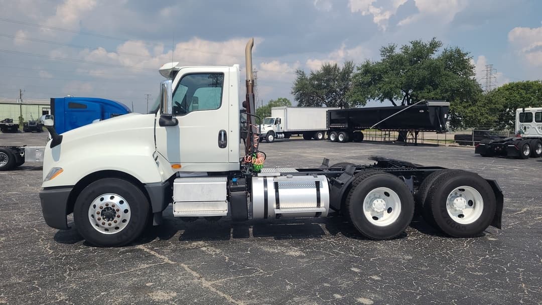 2019 International LT — photo 11