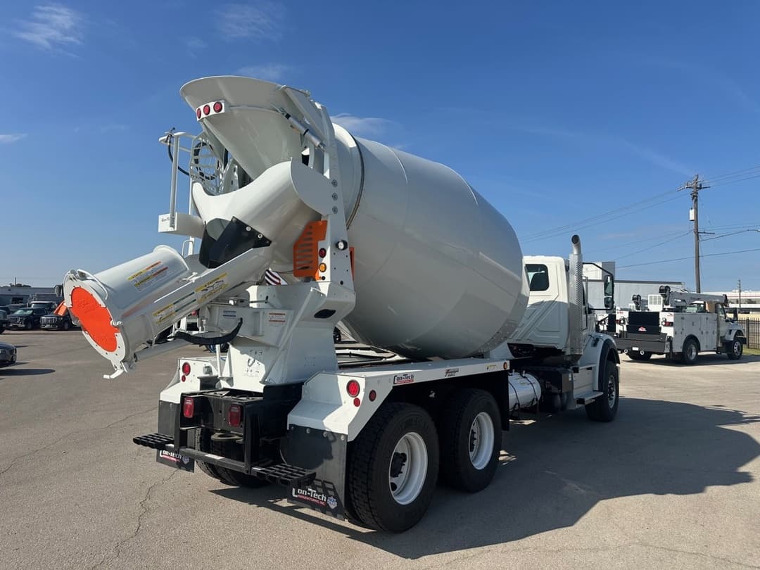 2026 International HX — photo 5