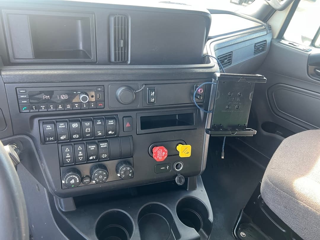 2022 International LT — photo 15