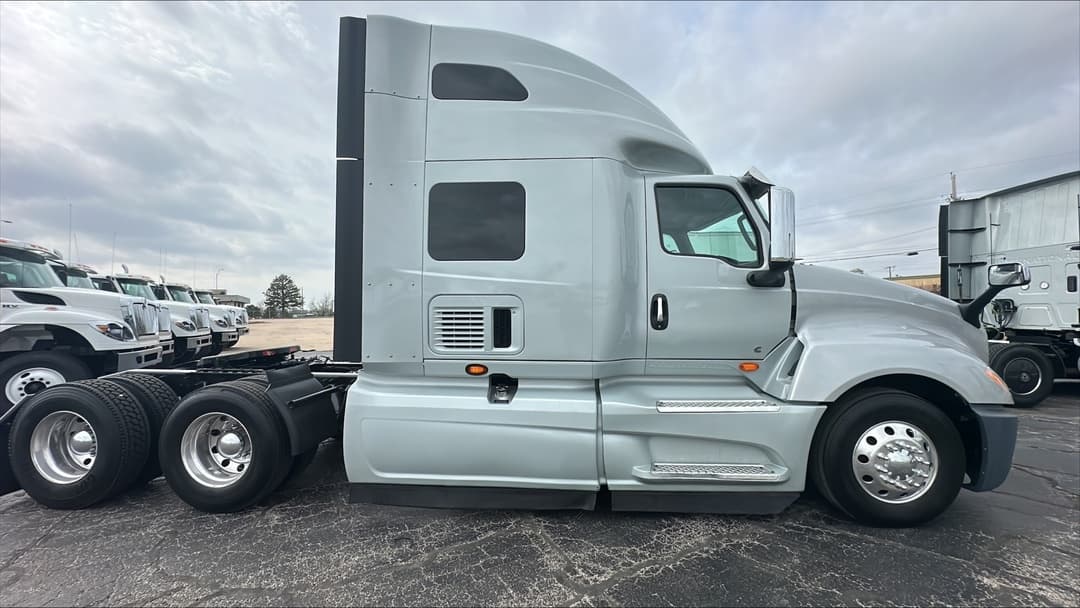 2023 International LT — photo 5