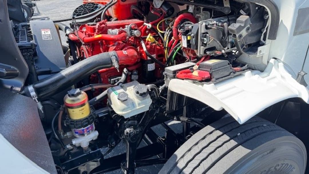 2020 Freightliner M2 106 — photo 9