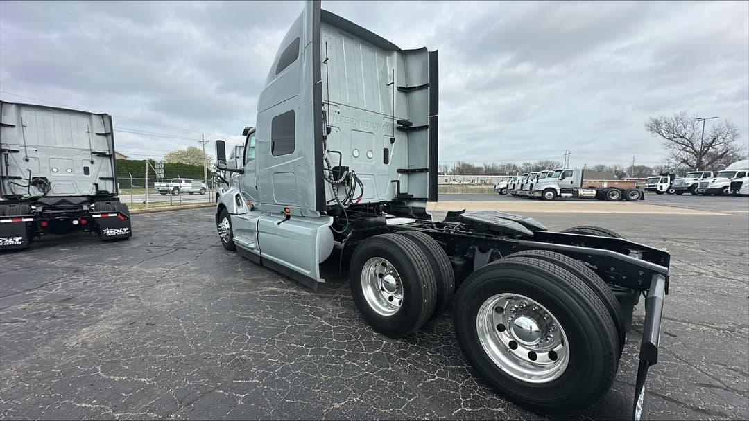 2023 International LT — photo 8