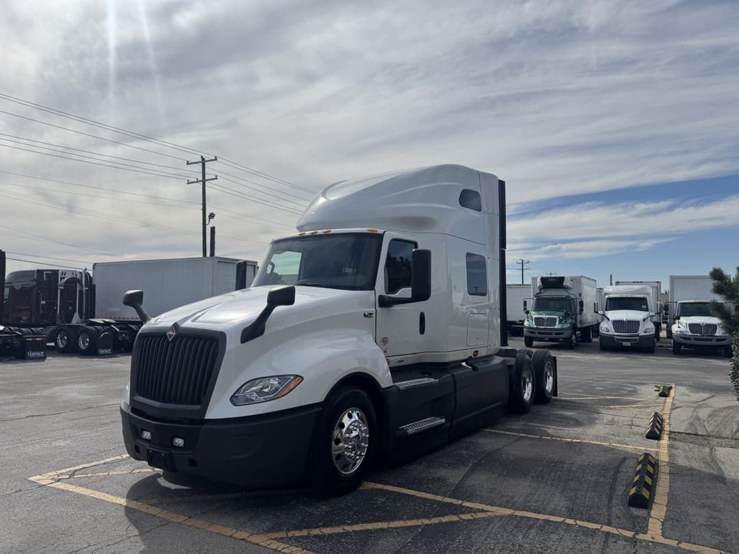 2023 International LT — photo 2