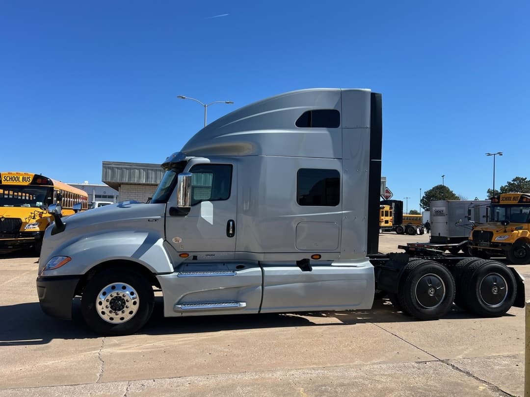 2023 International LT — photo 12