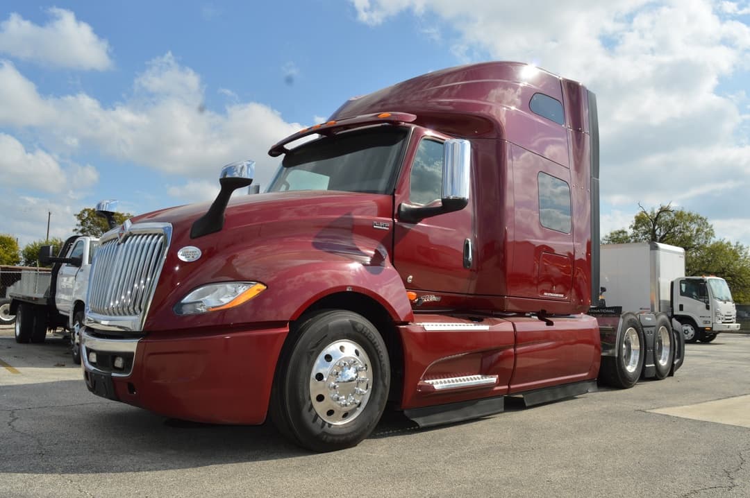 2022 International LT — photo 2