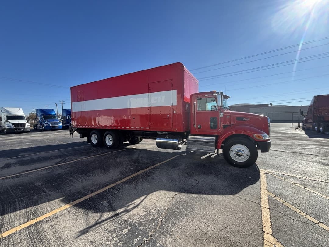 2020 Peterbilt 348 — photo 9