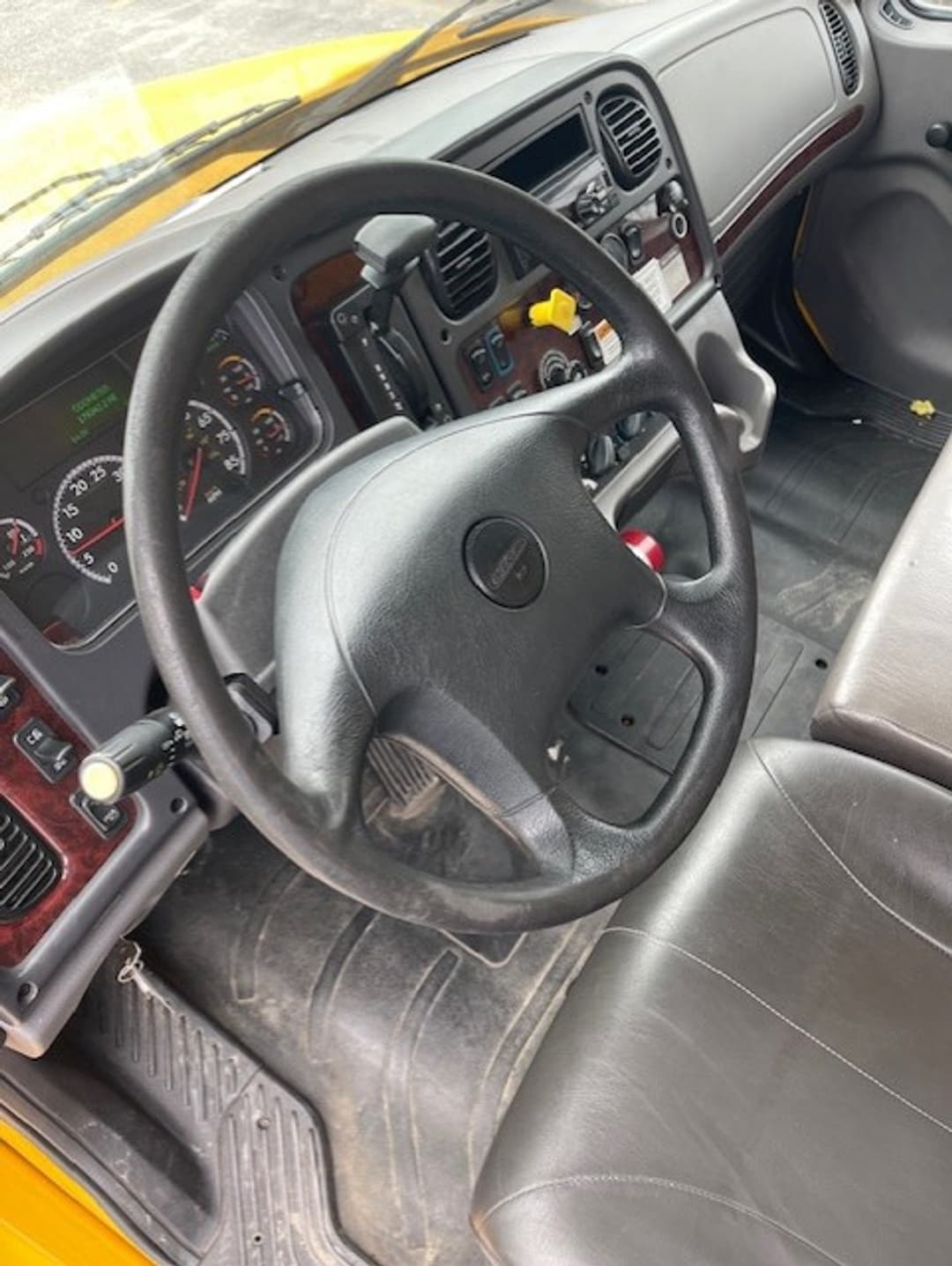 2018 Freightliner M2 106 — photo 2