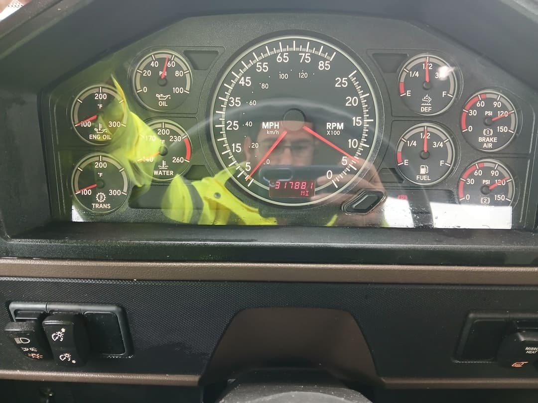 2021 International HX — photo 2