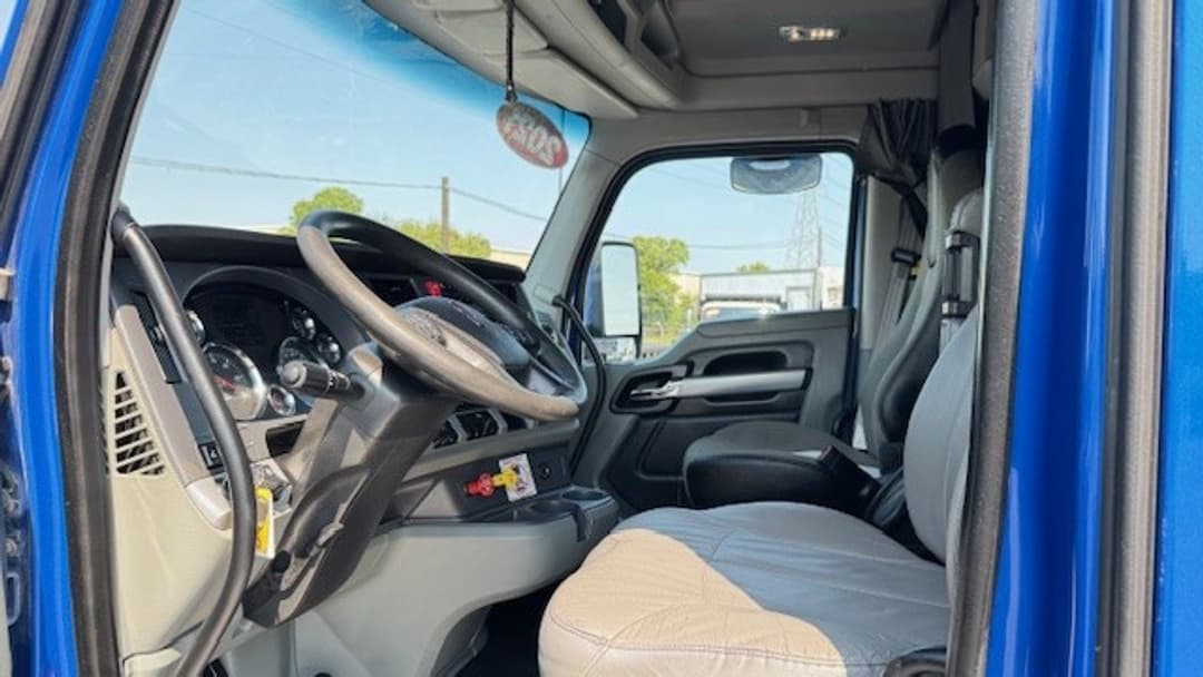 2021 Kenworth T680 — photo 14