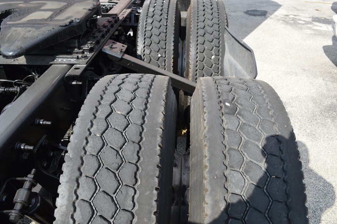 2022 International LT — photo 6