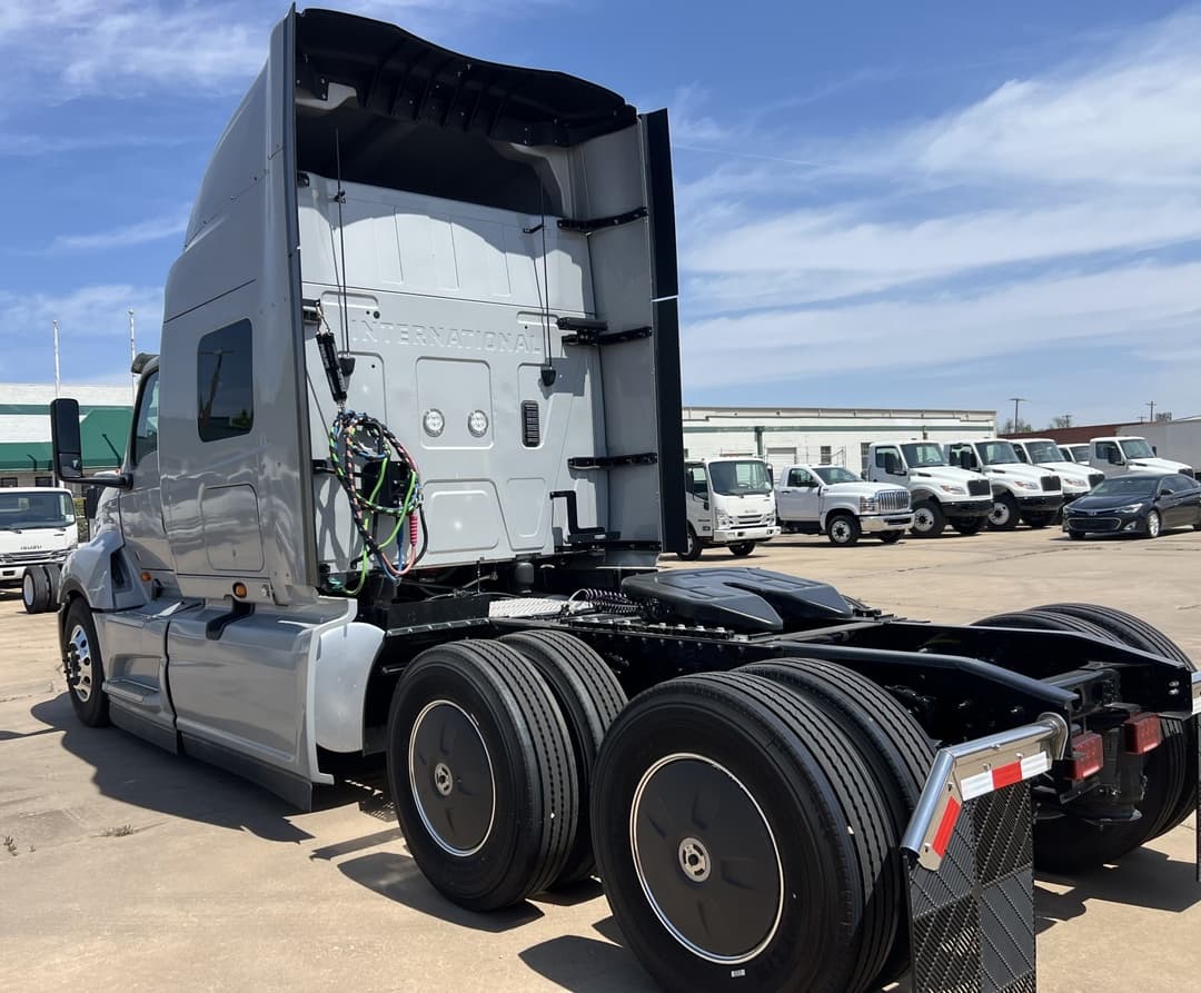 2025 International LT — photo 7