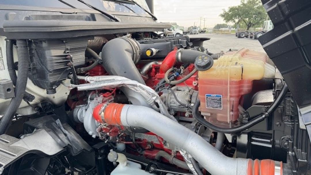 2018 International LT — photo 13