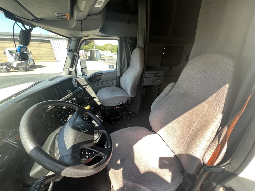 2022 International LT — photo 9