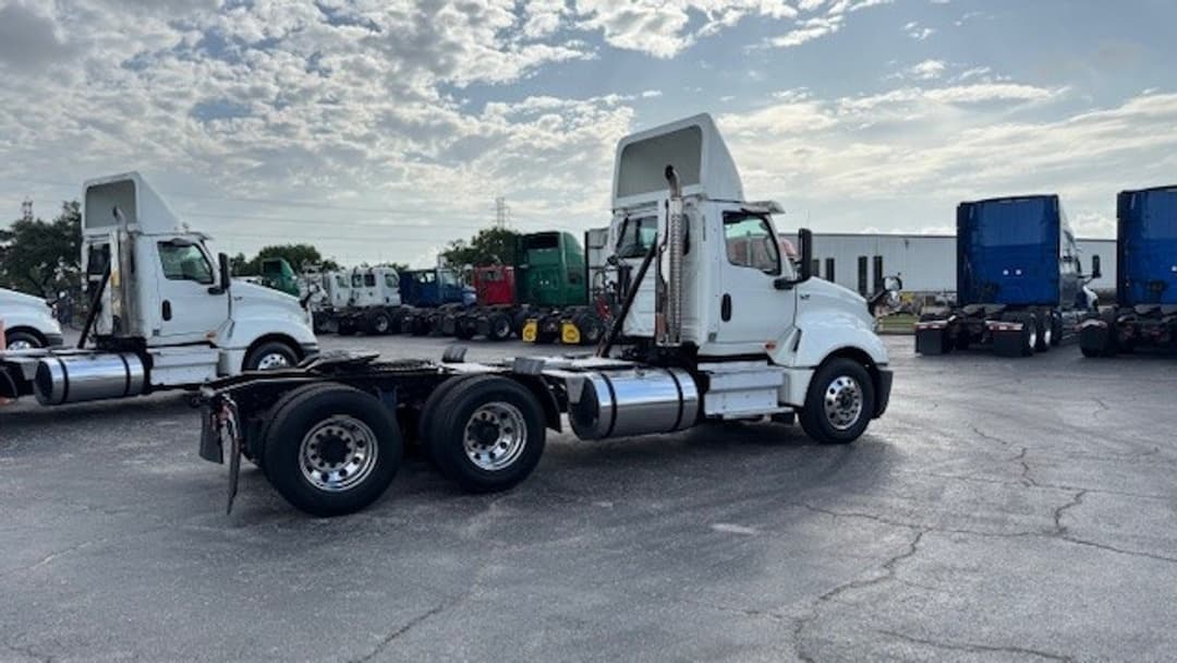 2018 International LT — photo 6