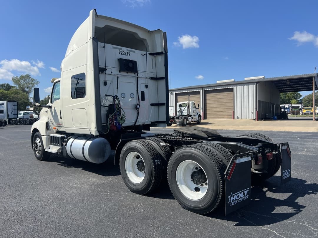 2022 International LT — photo 5