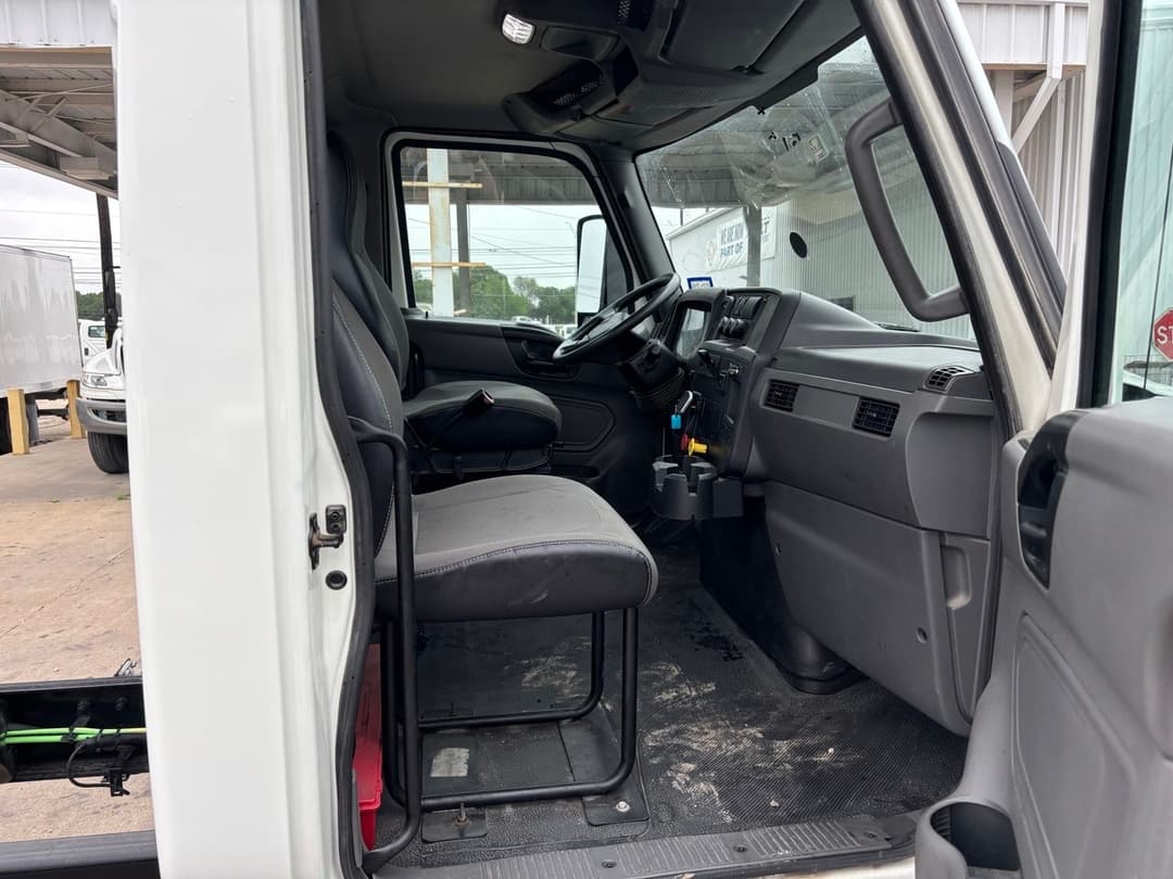 2022 International MV — photo 2