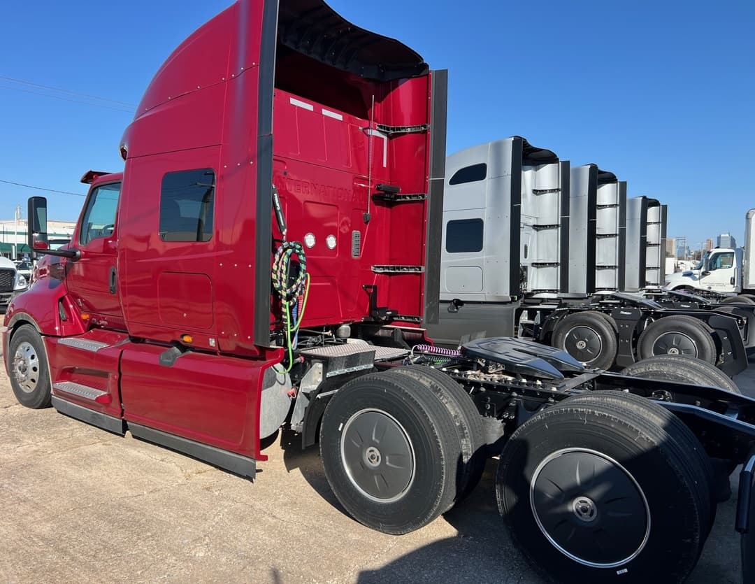 2025 International LT — photo 3