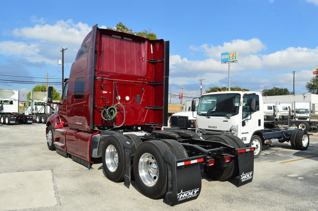 2022 International LT — photo 5