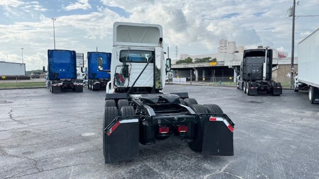 2018 International LT — photo 6