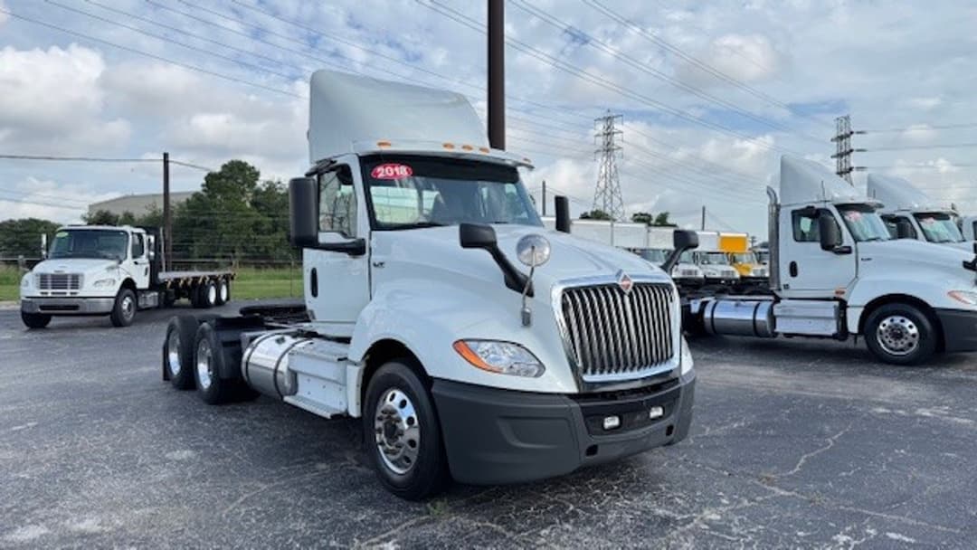 2018 International LT — photo 2