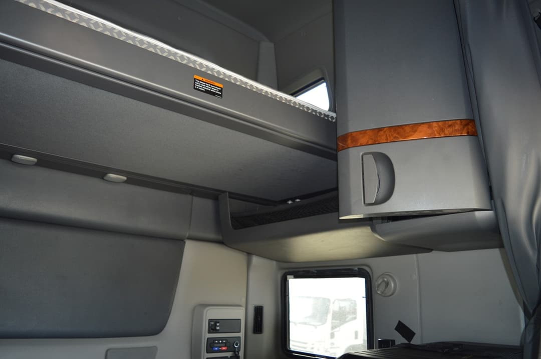 2022 International LT — photo 14