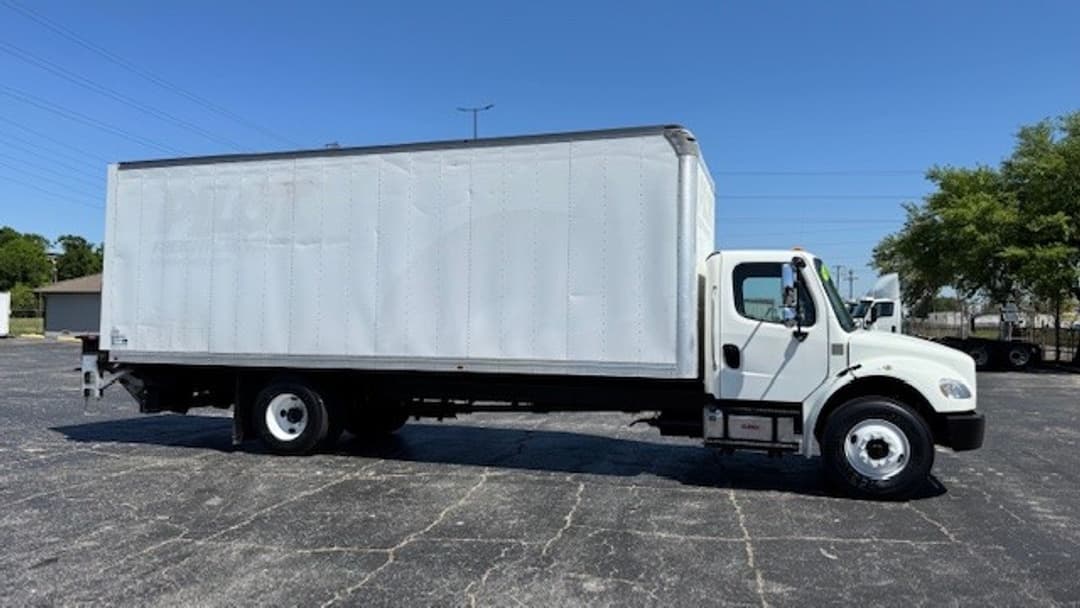 2020 Freightliner M2 106 — photo 2