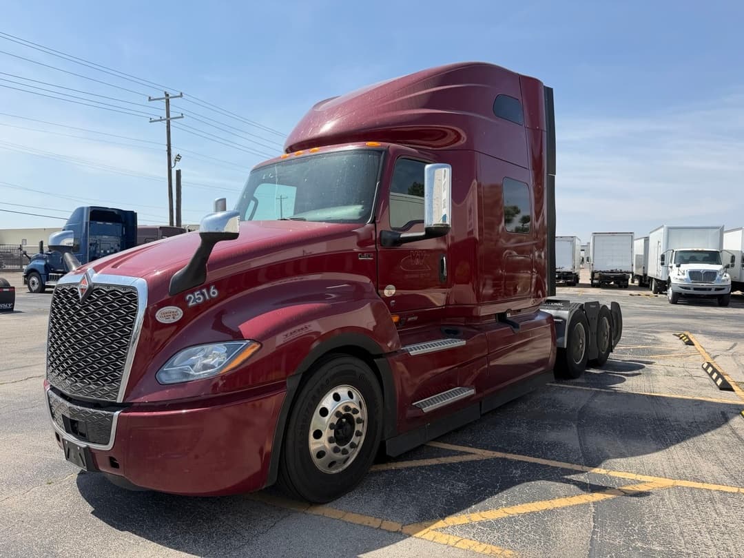 2025 International LT — photo 12