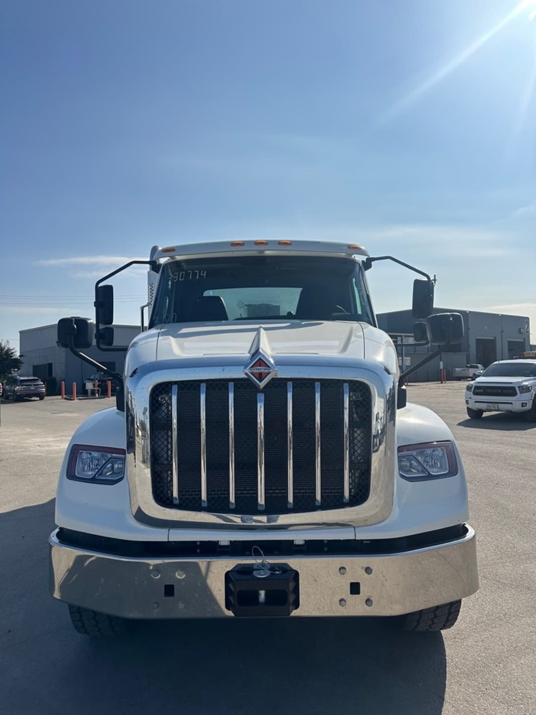 2026 International HX — photo 8