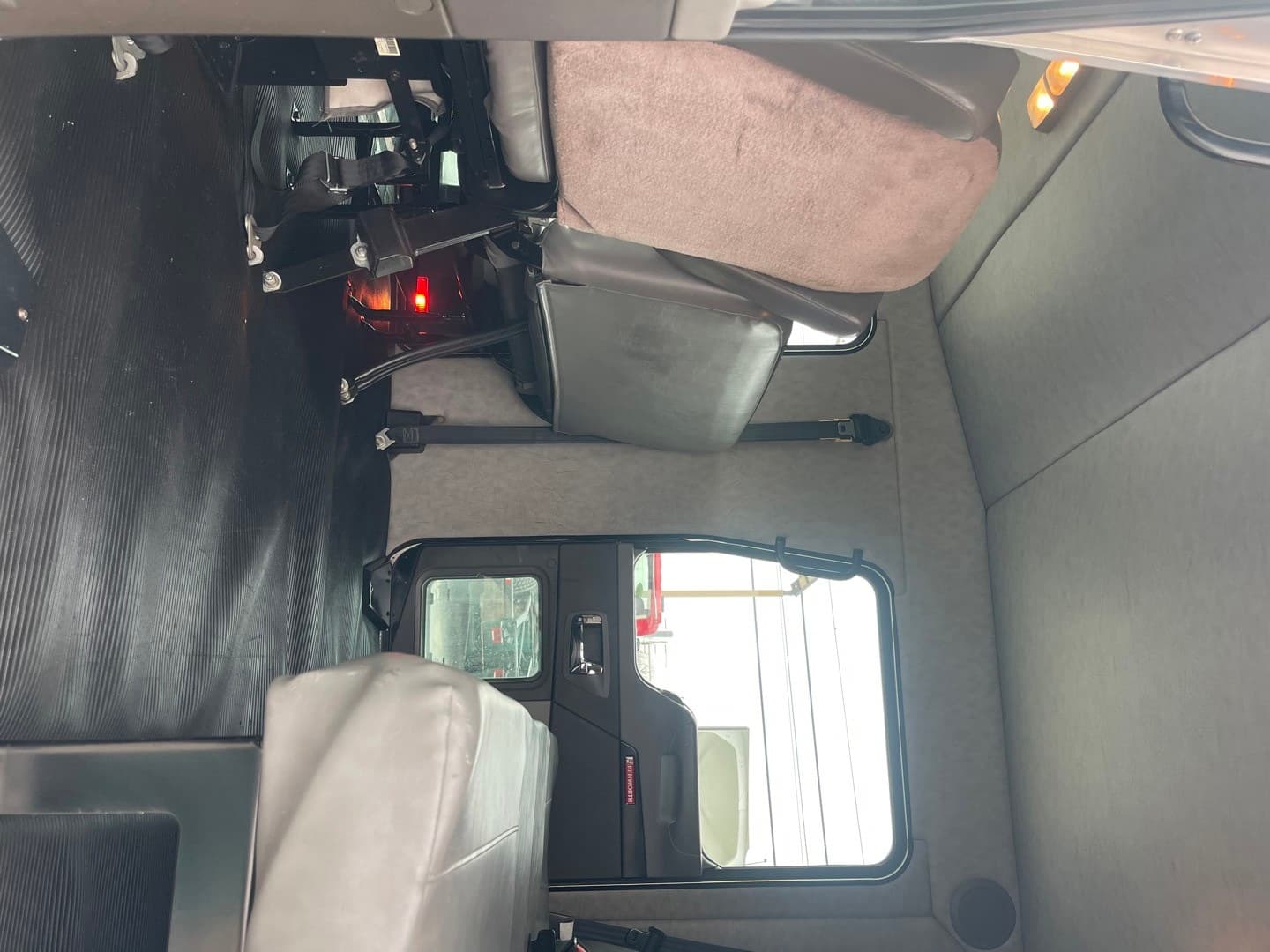 2010 Kenworth T370 — photo 9