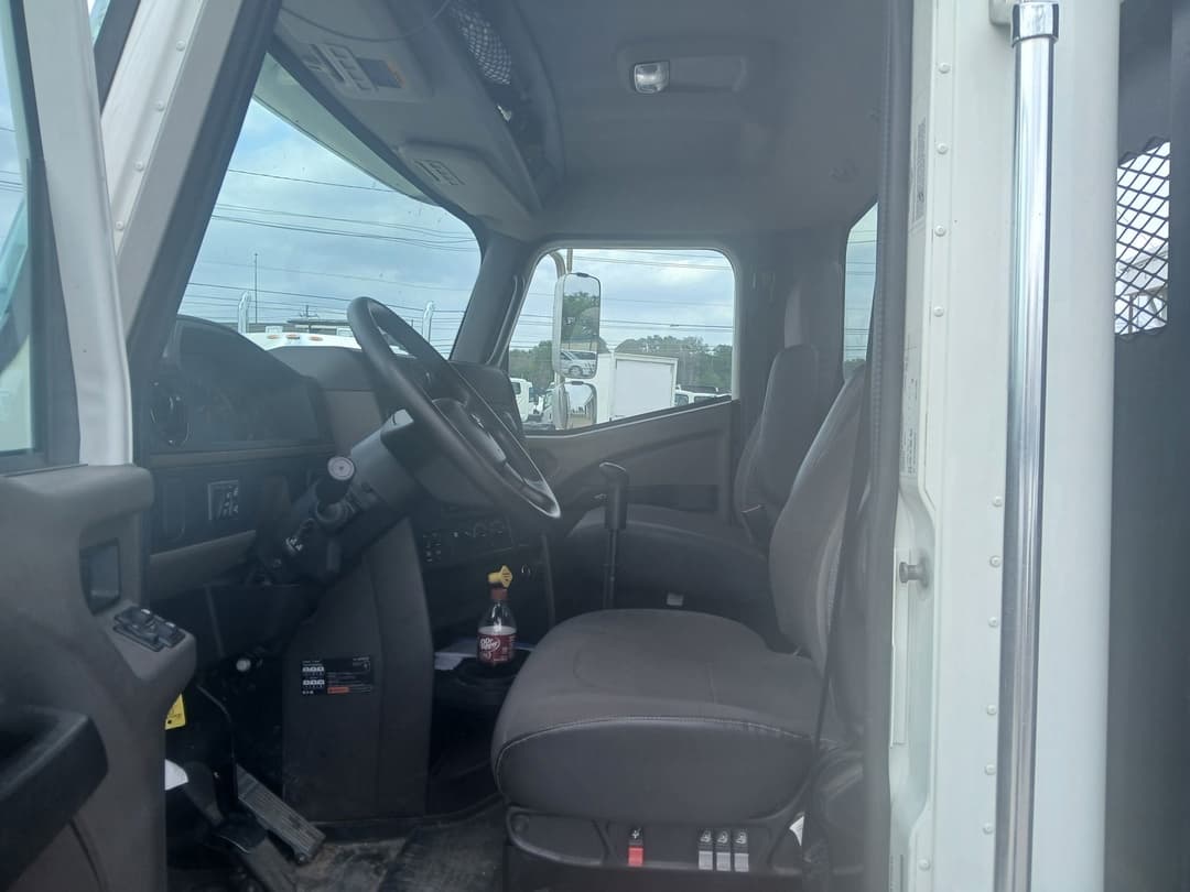 2021 International HX — photo 2