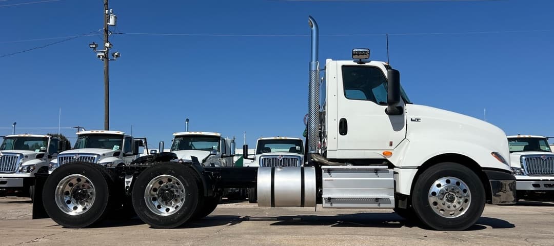 2026 International LT — photo 3