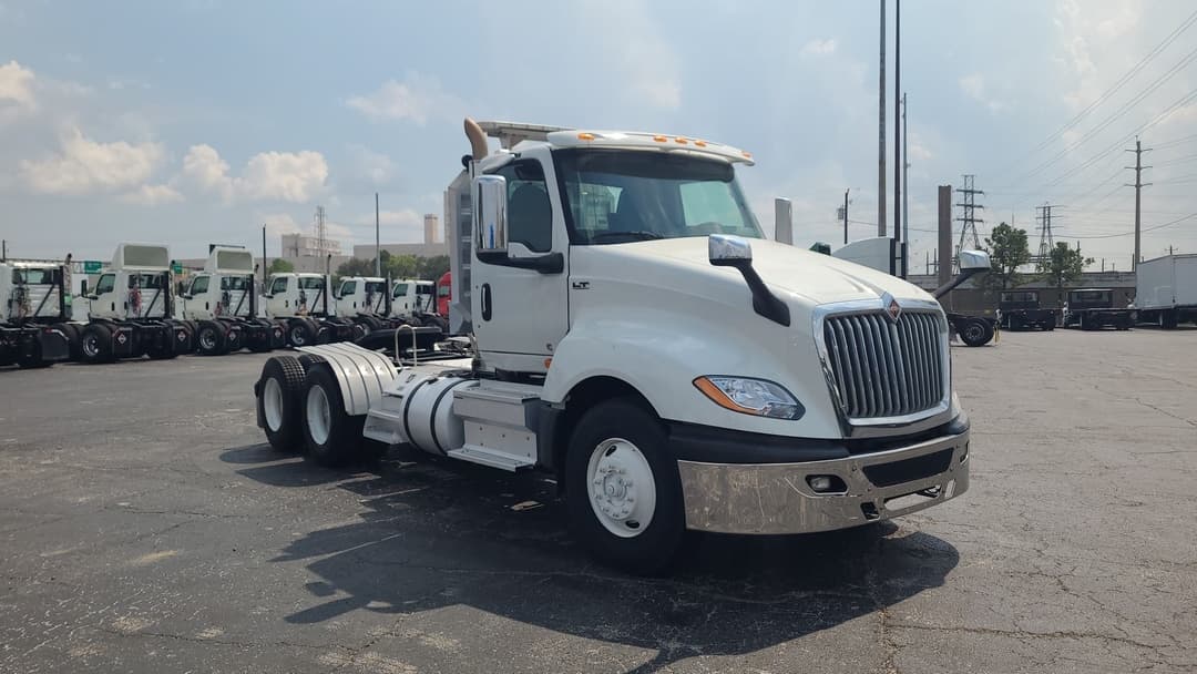 2018 International LT — photo 2
