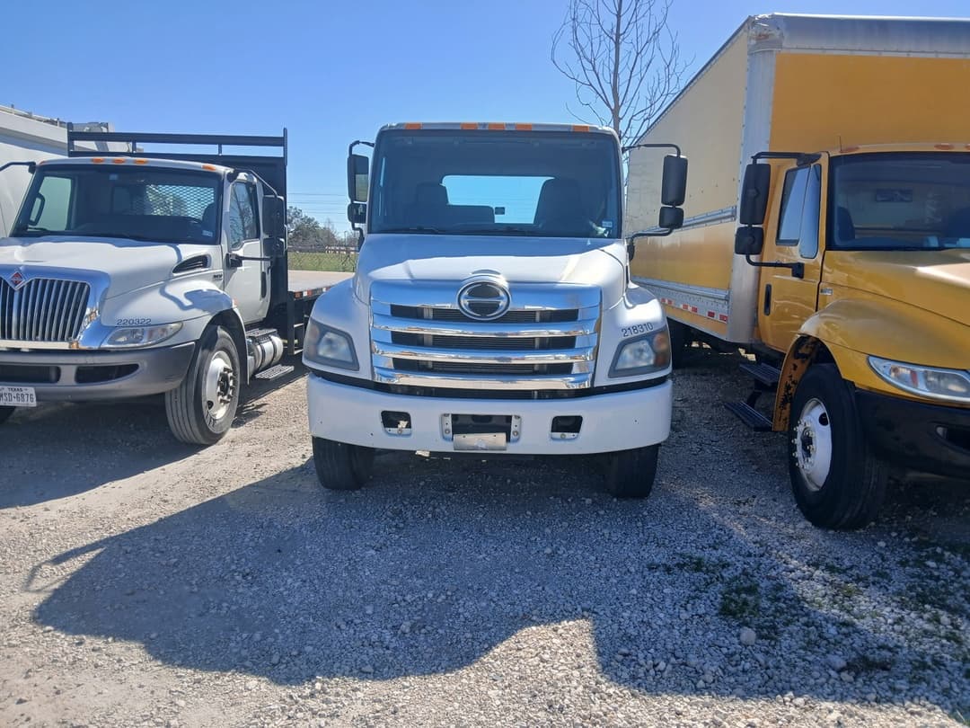 2018 Hino 268 — photo 2