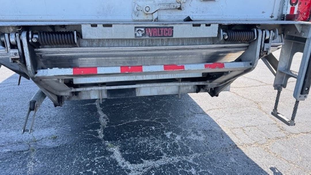 2020 Freightliner M2 106 — photo 8