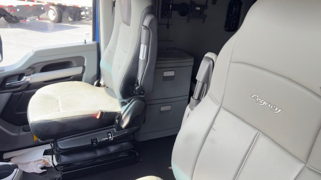 2020 Kenworth T680 — photo 14