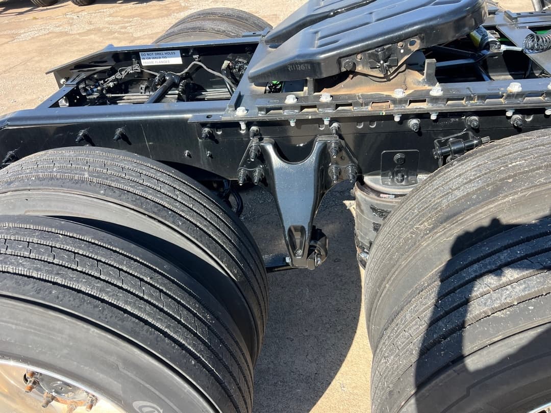 2025 International LT — photo 8