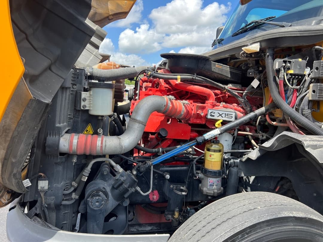 2022 International LT — photo 13