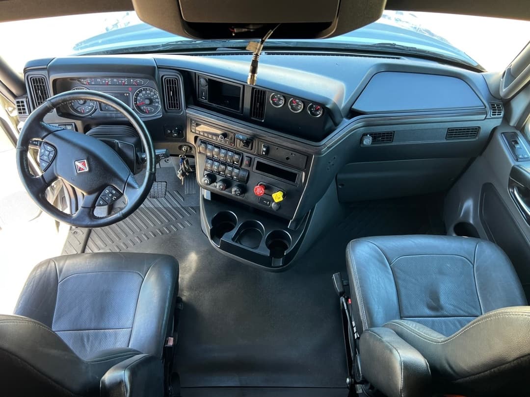 2023 International LT — photo 8