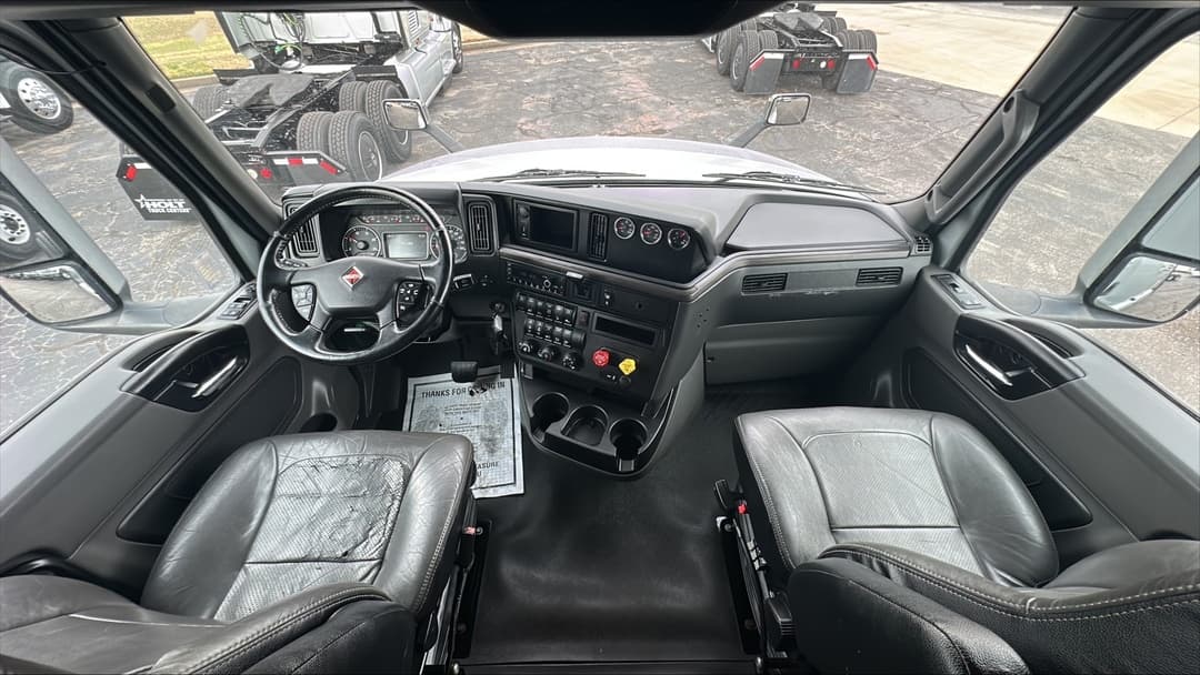 2023 International LT — photo 10