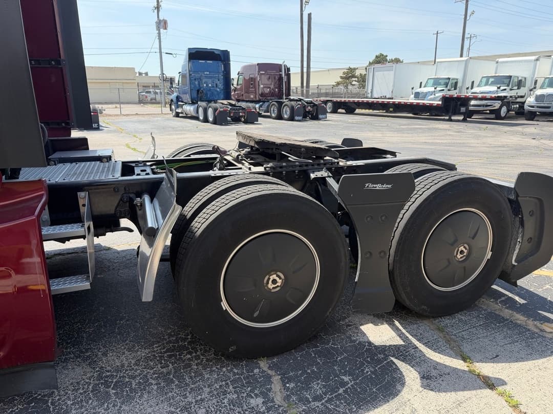 2025 International LT — photo 13