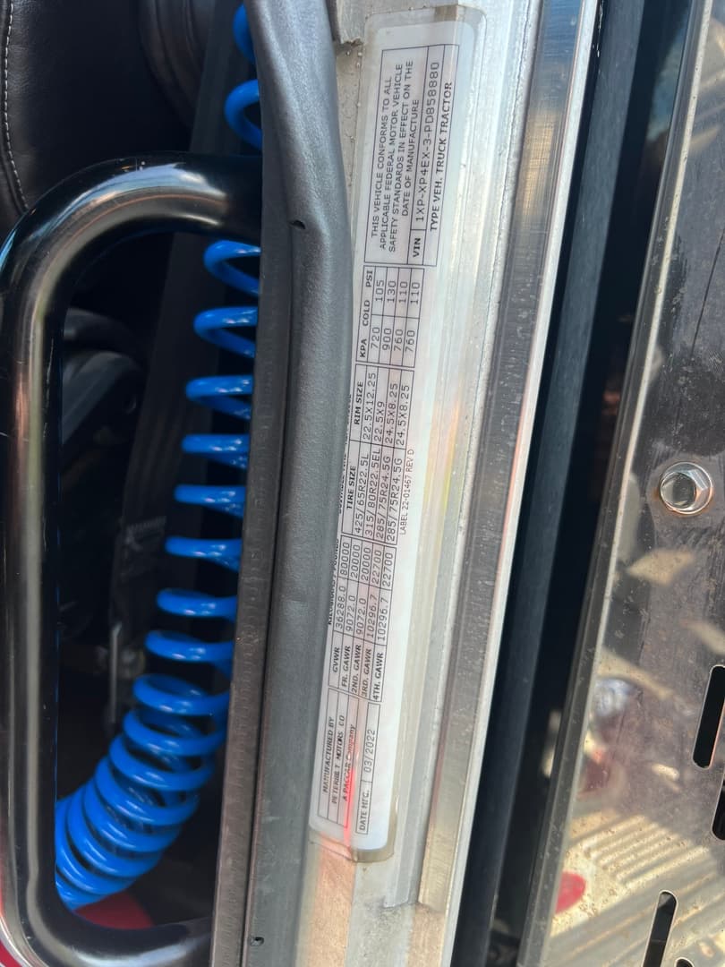 2023 Peterbilt 389 — photo 26