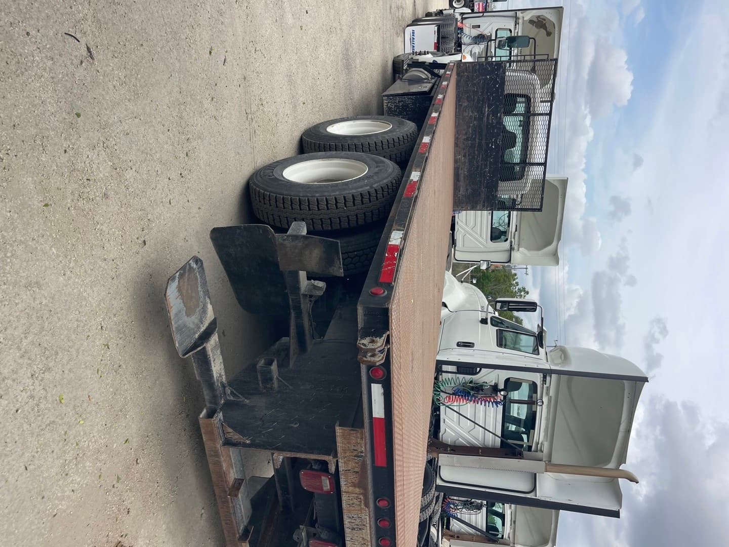 2017 International 4300 — photo 3