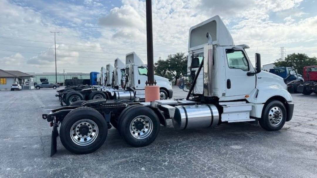2018 International LT — photo 4