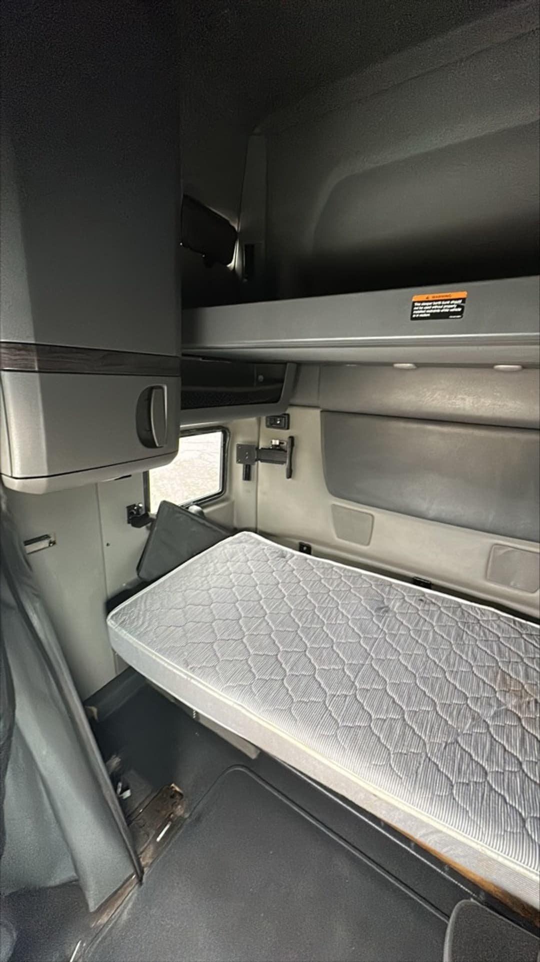 2023 International LT — photo 13