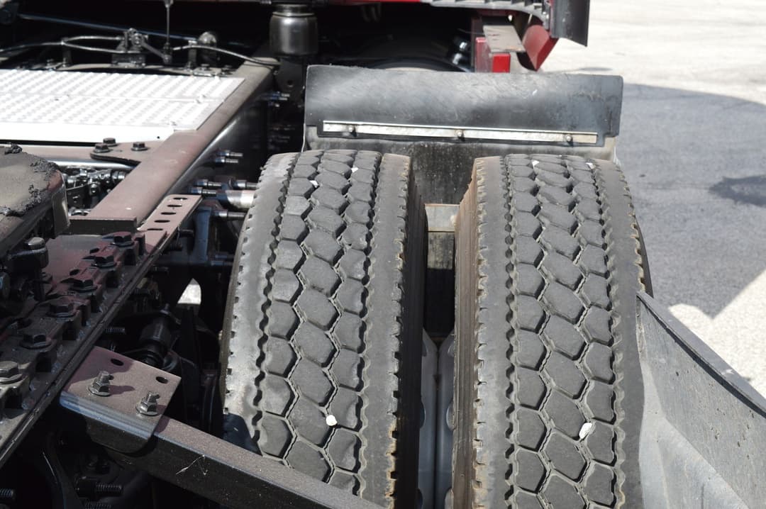 2022 International LT — photo 7