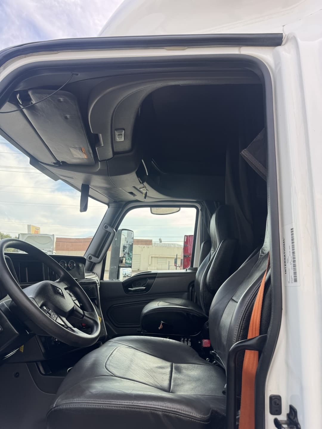 2023 International LT — photo 9