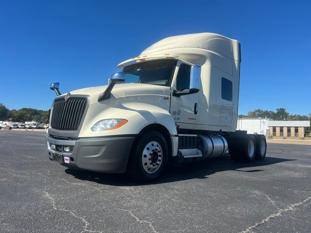 2022 International LT — photo 4