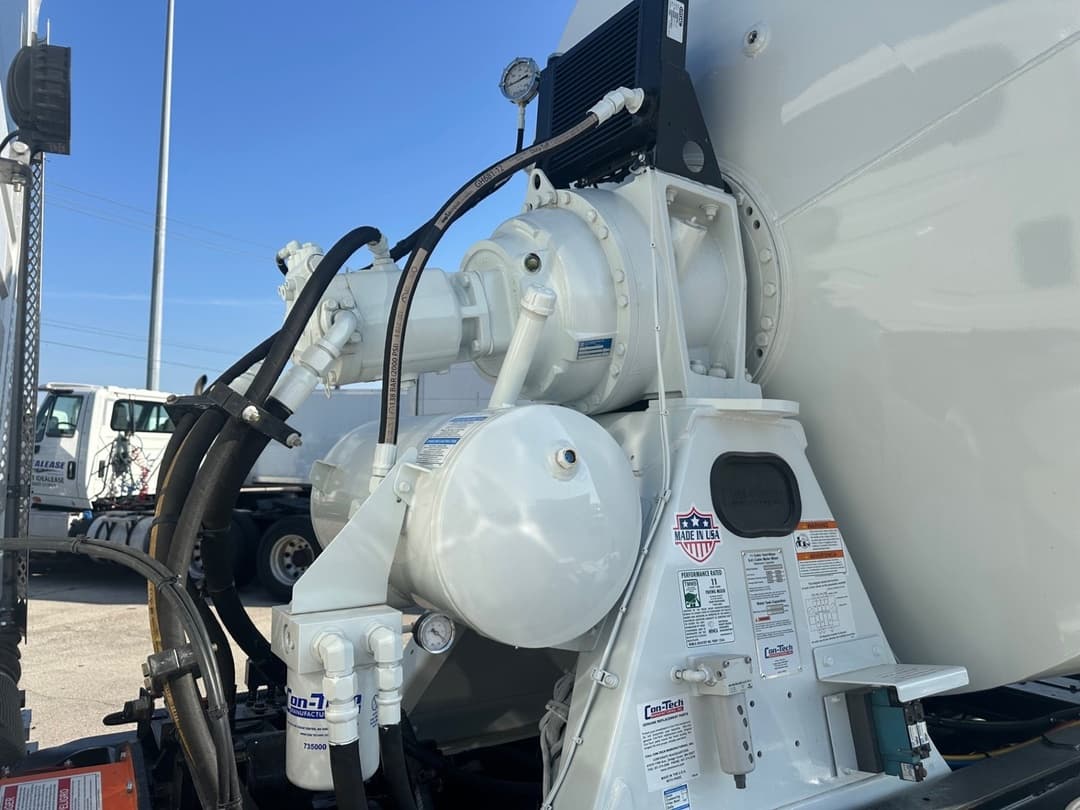 2026 International HX — photo 12